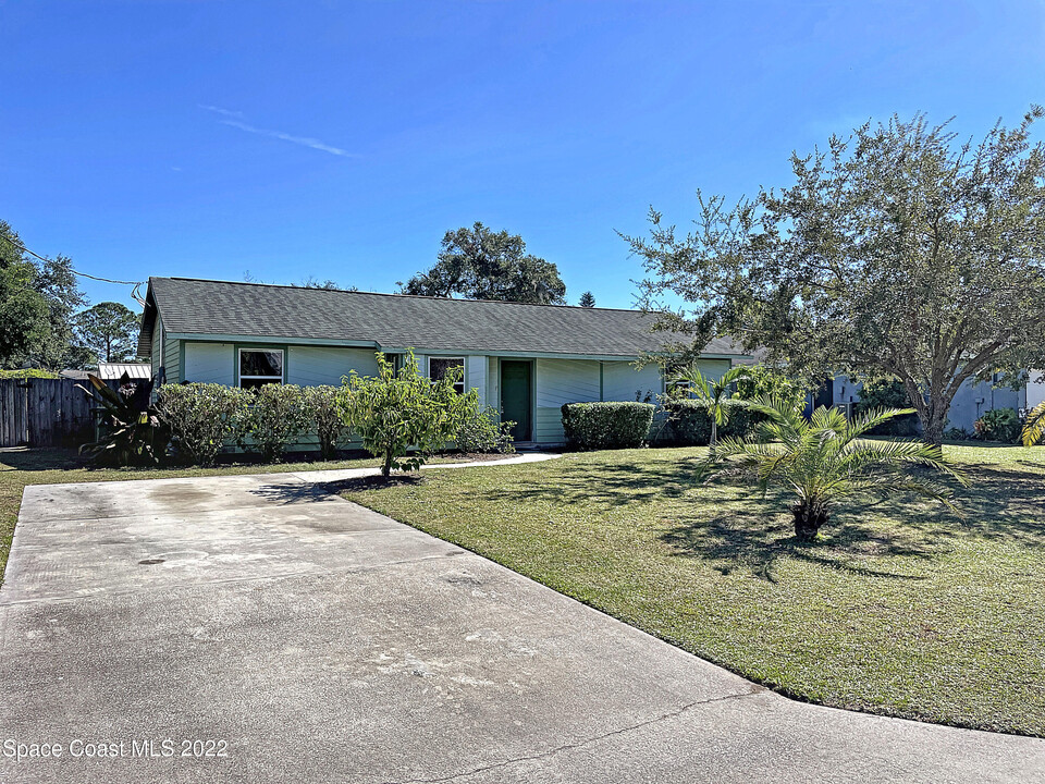 6075 Wilderness Ave in Cocoa, FL - Building Photo