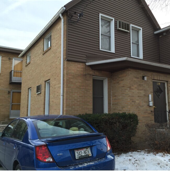 2111 University Ave Apartments and Nearby Madison Apartments For Rent