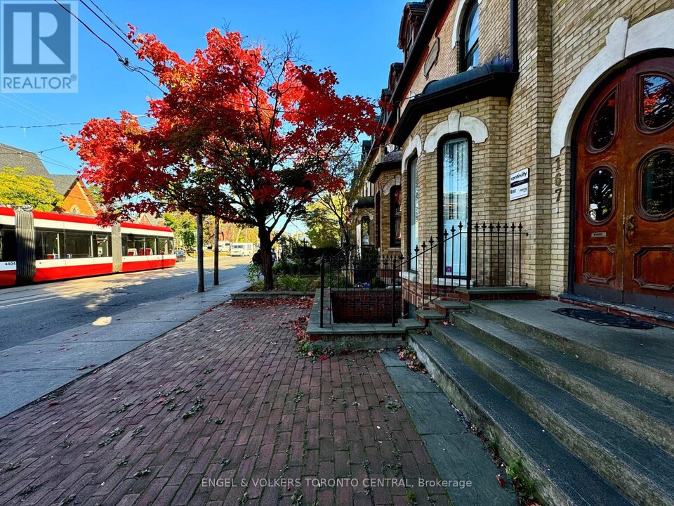 167 Carlton St. in Toronto, ON - Building Photo