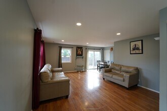 807 Mansfield Ct, Unit 3111 in Schaumburg, IL - Building Photo - Building Photo