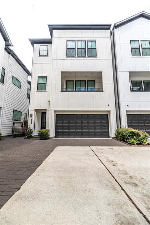 2808 Grand Fountains Dr in Houston, TX - Building Photo