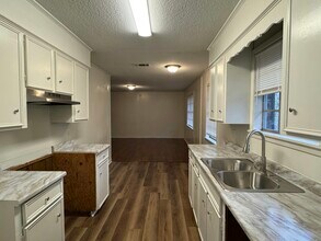 2235 Scanlon Dr in Jackson, MS - Building Photo - Building Photo