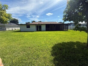 4524 SE 11th Pl in Cape Coral, FL - Building Photo - Building Photo
