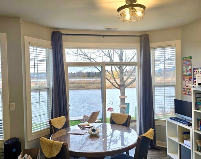 571 Springbrook Trail N in Oswego, IL - Building Photo - Building Photo