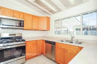 8002 Crosnoe Ave in Los Angeles, CA - Building Photo - Building Photo