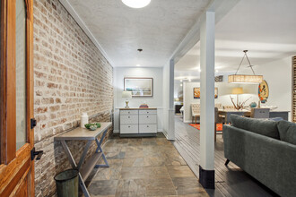208B W Hall St in Savannah, GA - Building Photo - Building Photo