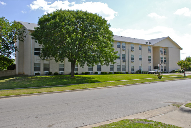 Lake Como Apartments in Fort Worth, TX - Foto de edificio - Building Photo