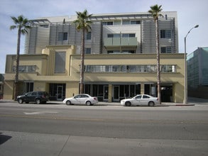 VRS Arrezo Apartments LLC in Santa Monica, CA - Building Photo - Building Photo