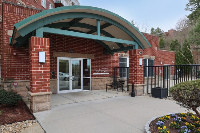 Ironwood on the Green at Ferncroft in Middleton, MA - Foto de edificio - Building Photo