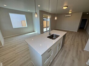 1420 SE Hankel St in Dallas, OR - Building Photo - Building Photo
