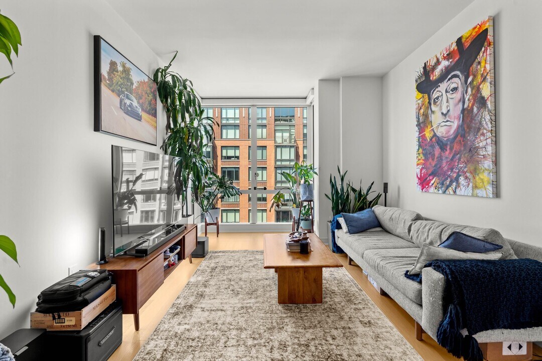 1000 Maxwell Ln in Hoboken, NJ - Building Photo