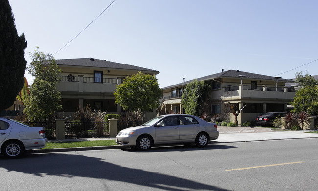 309 Monte Vista Ave in Costa Mesa, CA - Foto de edificio - Building Photo