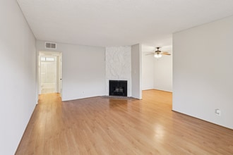 725 E Providencia Ave in Burbank, CA - Building Photo - Building Photo