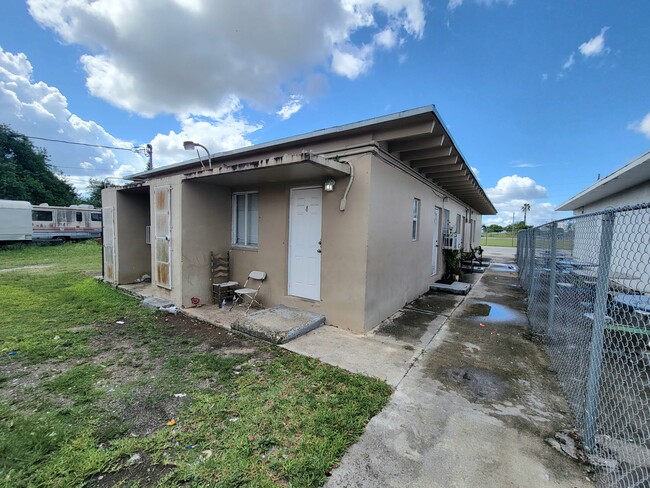 843 SW 7th St in Homestead, FL - Building Photo - Building Photo