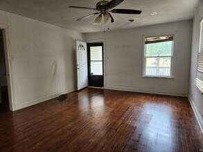 724 Wheless Ave in Kerrville, TX - Building Photo - Building Photo