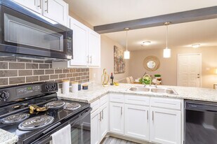 The Arbors Townhomes in Savannah, GA - Building Photo