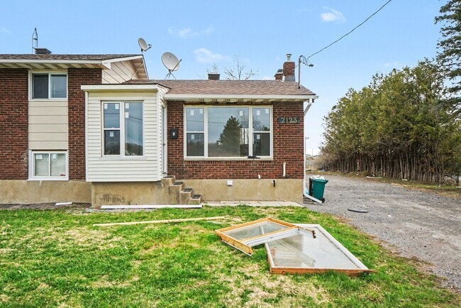 property at 2123 Mer-Bleue Rd