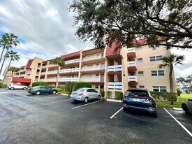 1050 Country Club Dr in Margate, FL - Building Photo