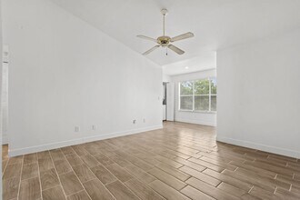 5725 Gatlin Ave in Orlando, FL - Building Photo - Building Photo