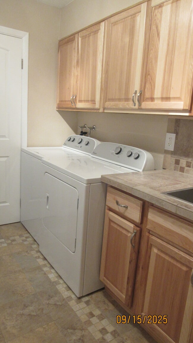 8055 Wolff St in Westminster, CO - Foto de edificio - Building Photo