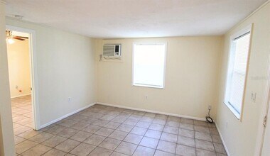 255 Pineapple St in Englewood, FL - Foto de edificio - Building Photo