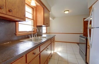 109 Strese Ln in Apple Valley, MN - Building Photo - Building Photo