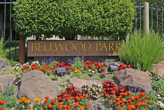 Bellwood Park Apartments in Sacramento, CA - Foto de edificio - Building Photo
