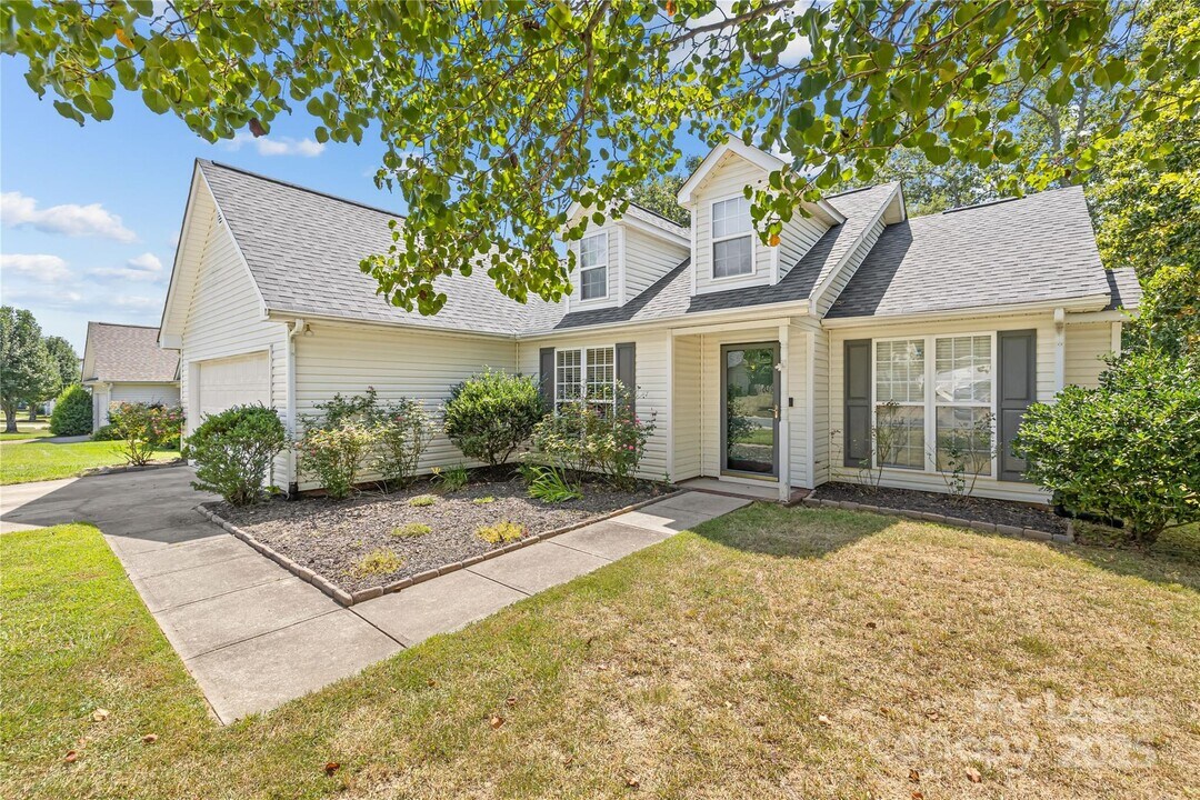 2215 Genesis Dr in Monroe, NC - Building Photo