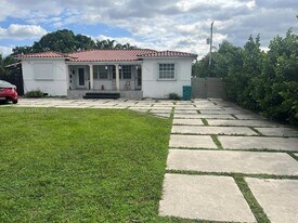 11221 NE 9th Ave in Biscayne Park, FL - Building Photo