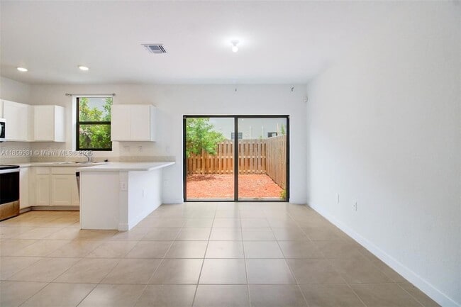 339 NE 12th St in Florida City, FL - Building Photo - Building Photo