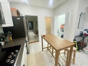 206 Hanover St, Unit 1 in Boston, MA - Building Photo - Building Photo
