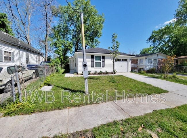 property at 2107 Baldwin St