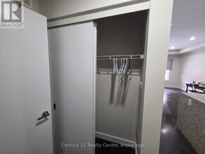 5035 Harvard Rd in Mississauga, ON - Building Photo - Building Photo