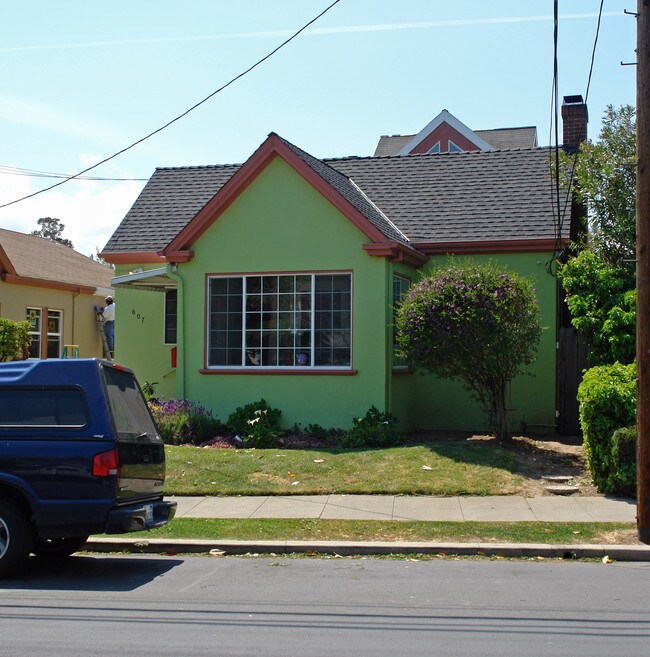 607 N Claremont St in San Mateo, CA - Building Photo - Building Photo