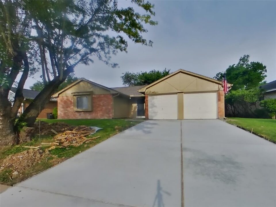 1391 Tenderden Dr in Channelview, TX - Building Photo