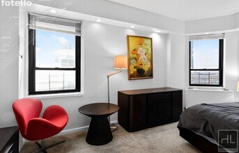 210 E 47th St in New York, NY - Building Photo - Building Photo