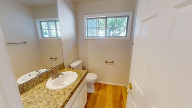 5616 SW Coronado St in Portland, OR - Building Photo - Building Photo