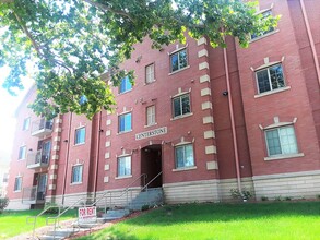 Apartments at Iowa in Iowa City, IA - Building Photo - Building Photo