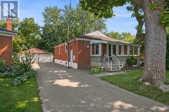31 Rossford Rd in Toronto, ON - Building Photo - Building Photo