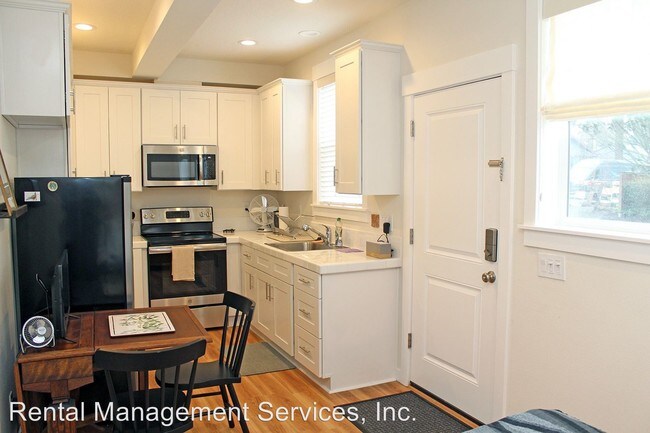 8804 N Edison St in Portland, OR - Building Photo - Building Photo