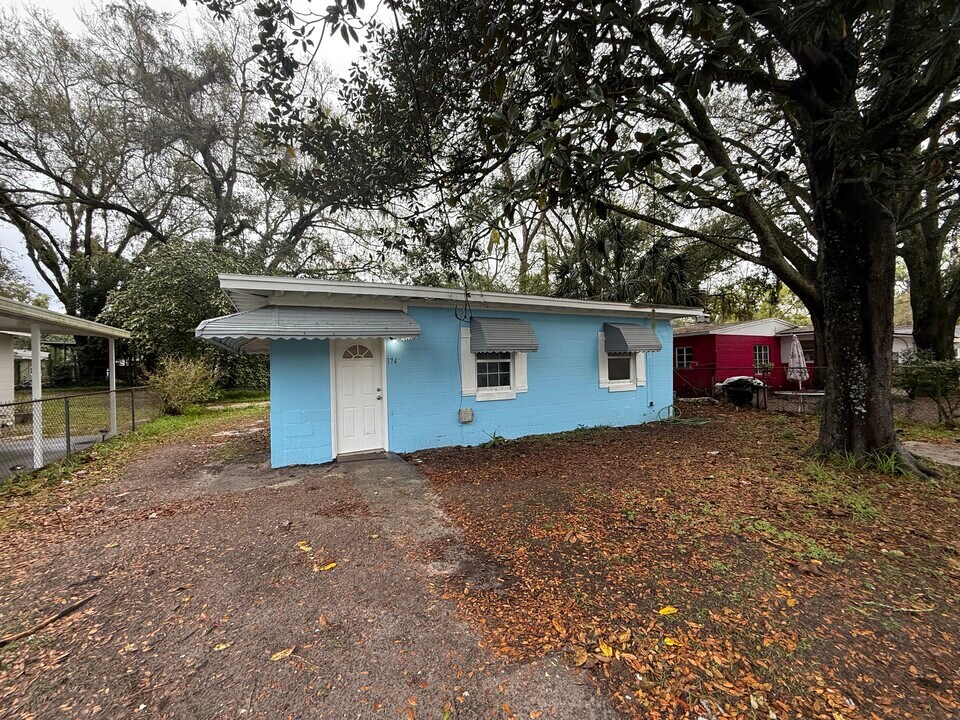 1742 Brooker Rd in Jacksonville, FL - Building Photo