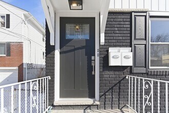 19 Evelyn Ct in Maplewood, NJ - Building Photo - Building Photo