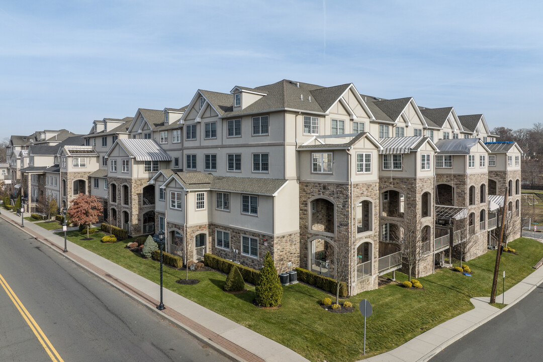 Parkview Drive Condominiums in Spring Valley, NY - Building Photo