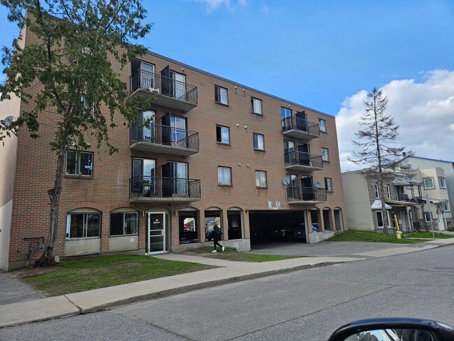 property at 33 St. Andrew St