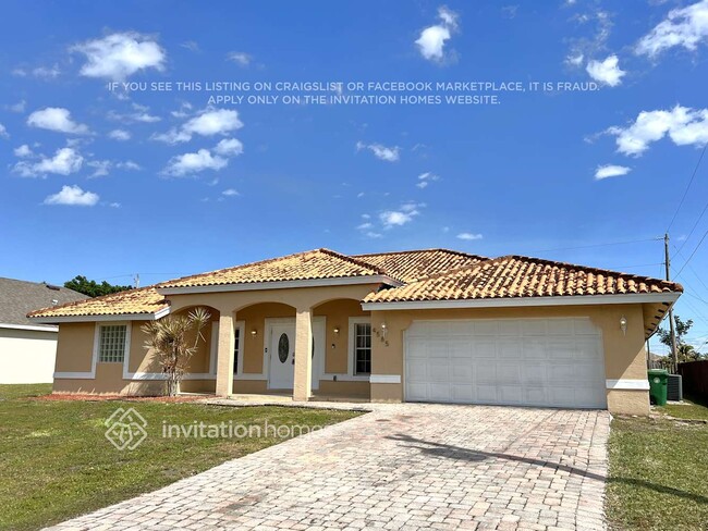 4585 SW Fireside Cir in Port St. Lucie, FL - Building Photo - Building Photo