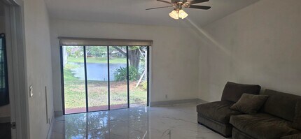 5161 NW 11th Ln in Deerfield Beach, FL - Foto de edificio - Building Photo