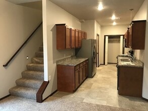 1013 Tanner Ct in Tea, SD - Foto de edificio - Building Photo