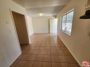 807 E Vernon Ave in Los Angeles, CA - Building Photo - Building Photo