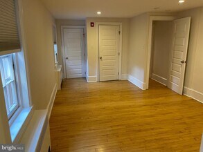 324 S Juniper St in Philadelphia, PA - Building Photo - Building Photo