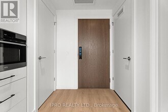 741-741 King St W in Kitchener, ON - Building Photo - Building Photo